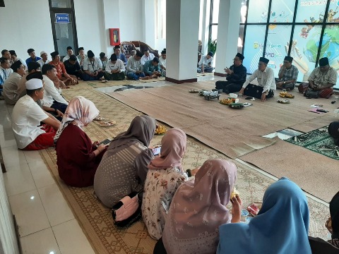 Tausiyah keagamaan oleh Ust. Ahmad Fajar mendampingi Bapak KADIS KOMINFO Jepara, Bapak Arif Darmawan.